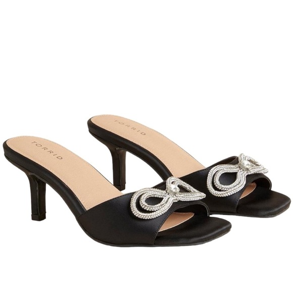 Torrid Shoes - New with tags TORRID Rhinestone Bow Mule (WW) Size:7.5 👡
